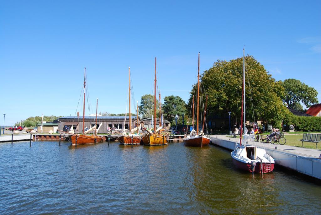 Ferienhaus Mit Garten Am Bodstedter Bodden Exteriör bild